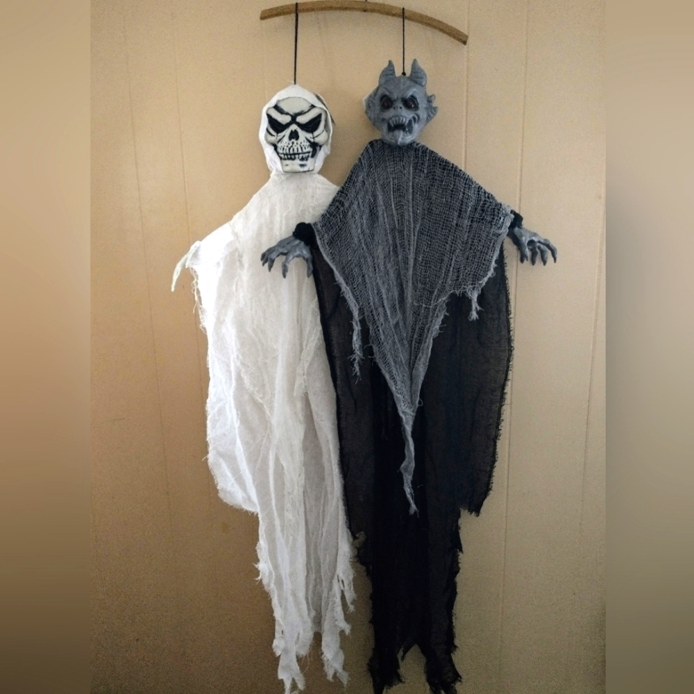 Poseable 4ft long reaper and gargoyle hanging decorations, NWT